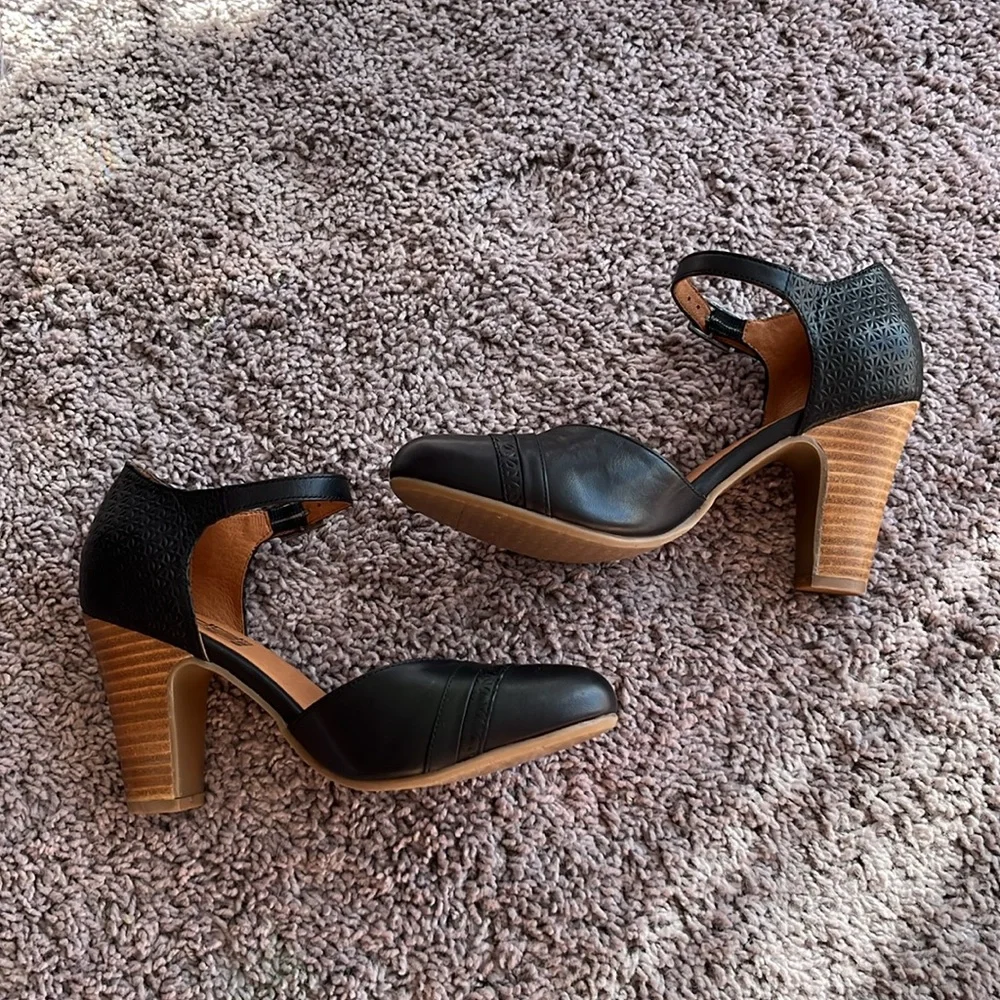 Brand new! Miz Mooz black leather Mary Jane style heel - Picture 4 of 6